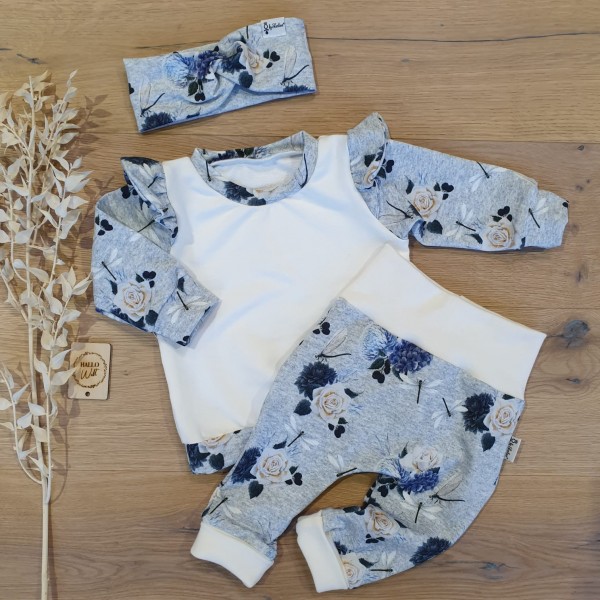 Weiss - Rosen Hellblau meliert - Sweater mit Rüschenarm, Jogger & Stirnband